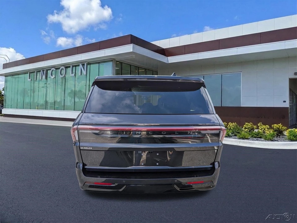 2025 Lincoln Navigator 4th Gen - Image 5 of 21