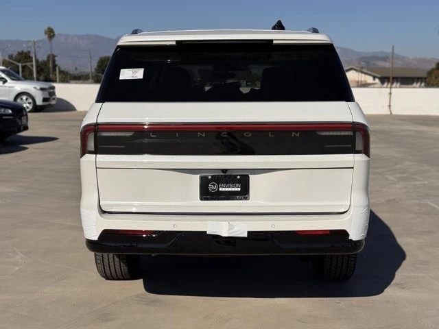 2025 Lincoln Navigator 4th Gen - Image 11 of 12