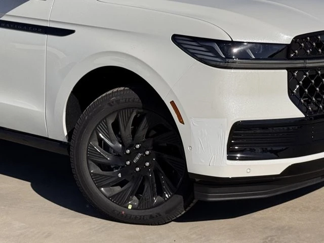 2025 Lincoln Navigator 4th Gen - Image 4 of 12