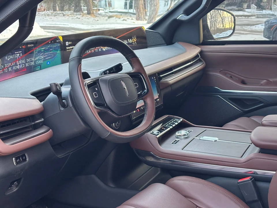 2025 Lincoln Navigator 4th Gen - Image 19 of 31