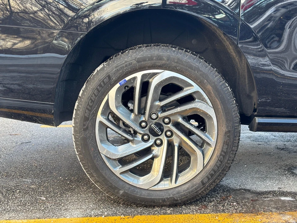 2025 Lincoln Navigator 4th Gen - Image 11 of 31