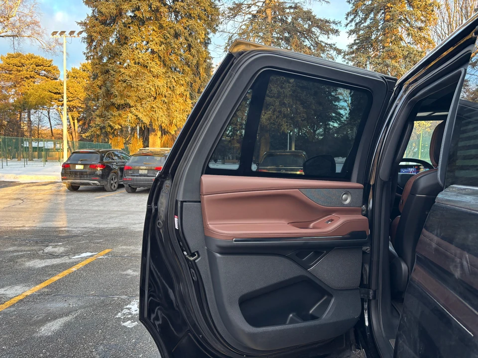 2025 Lincoln Navigator 4th Gen - Image 30 of 31