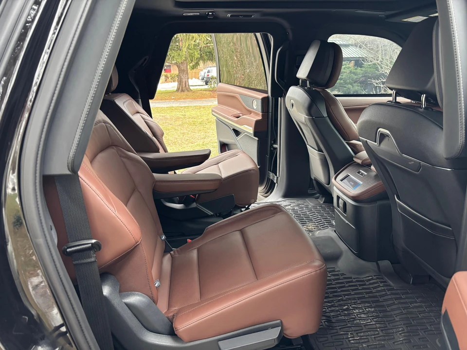 2025 Lincoln Navigator 4th Gen - Image 18 of 31
