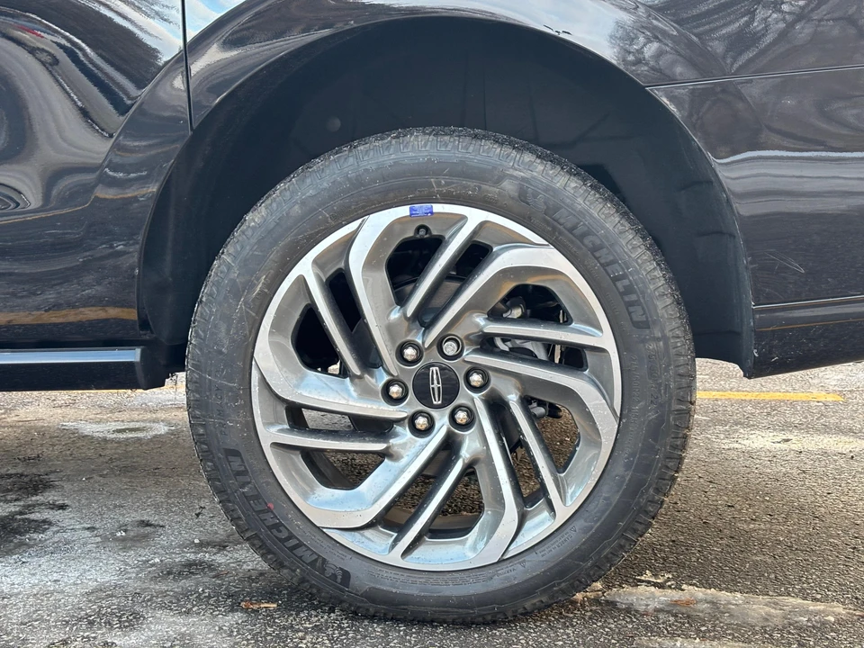 2025 Lincoln Navigator 4th Gen - Image 10 of 31