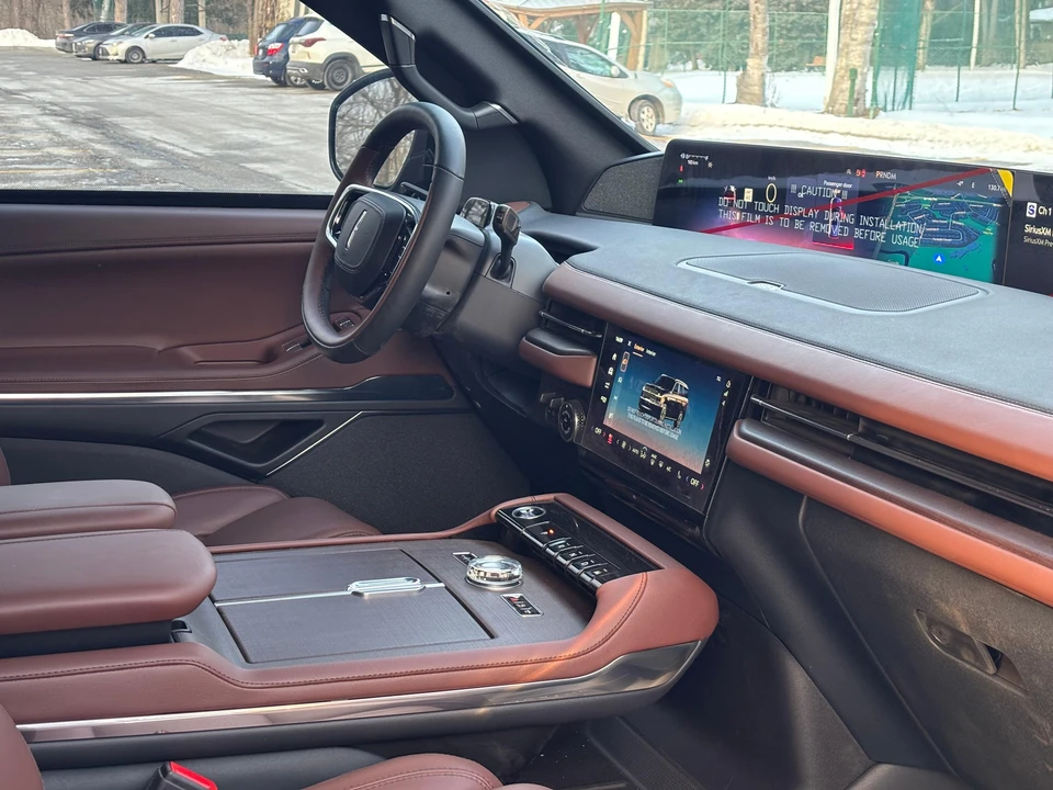 2025 Lincoln Navigator 4th Gen - Image 21 of 31