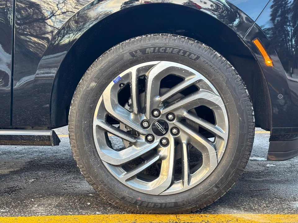 2025 Lincoln Navigator 4th Gen - Image 12 of 31