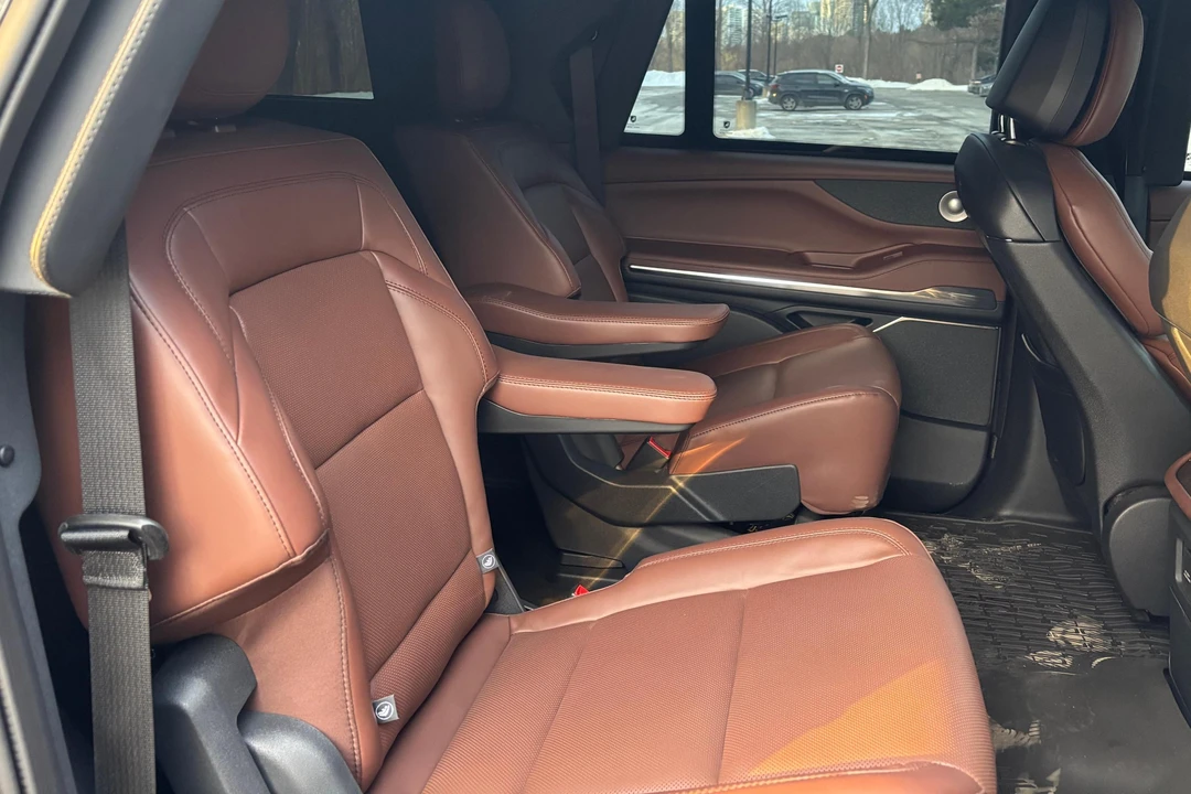 2025 Lincoln Navigator 4th Gen - Image 15 of 31