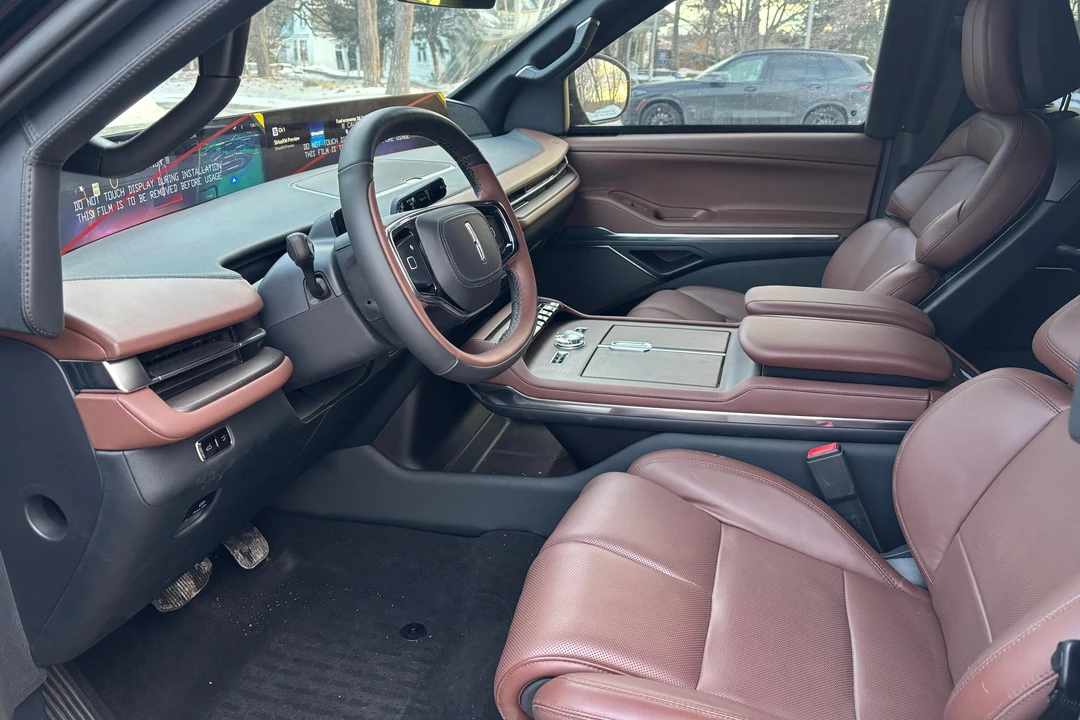 2025 Lincoln Navigator 4th Gen - Image 14 of 31