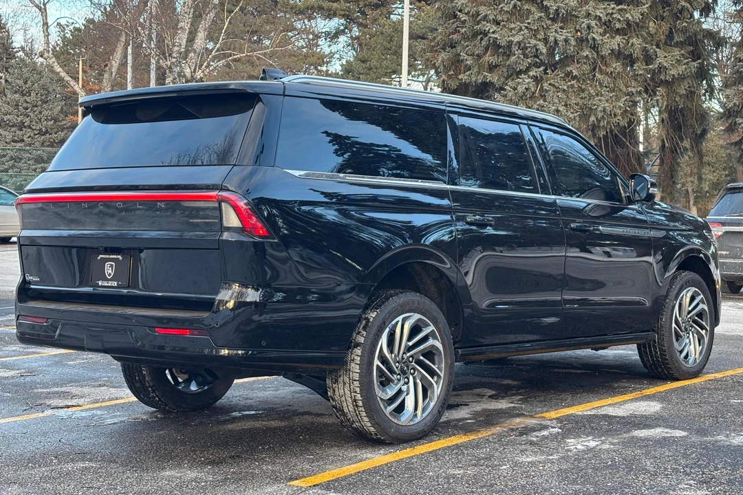 2025 Lincoln Navigator 4th Gen - Image 4 of 31