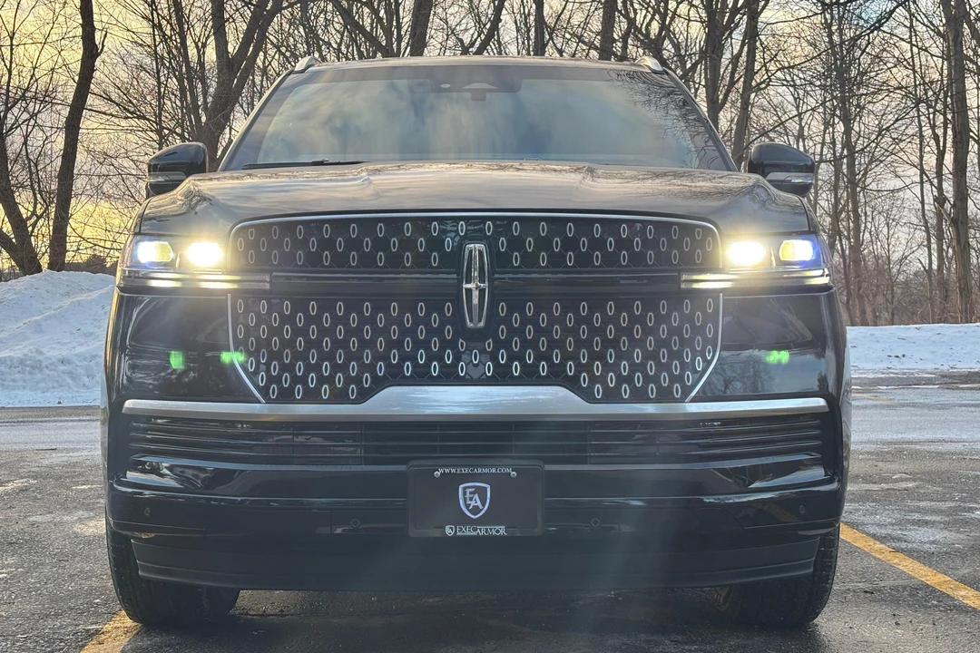 2025 Lincoln Navigator 4th Gen - Image 2 of 31
