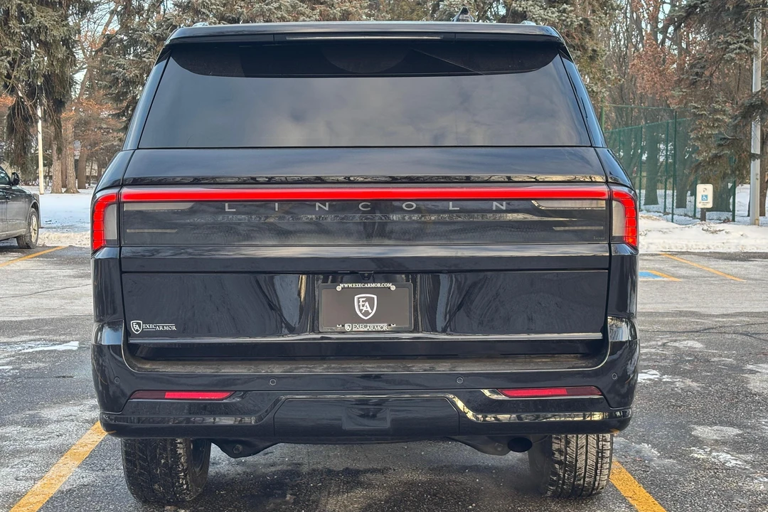 2025 Lincoln Navigator 4th Gen - Image 5 of 31