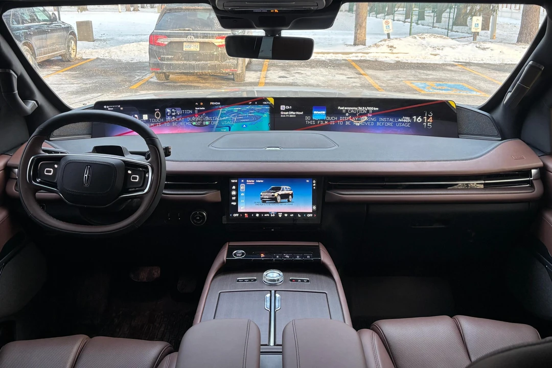2025 Lincoln Navigator 4th Gen - Image 13 of 31