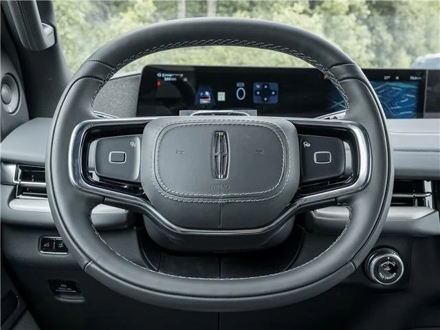 2025 Lincoln Navigator 4th Gen - Image 10 of 16