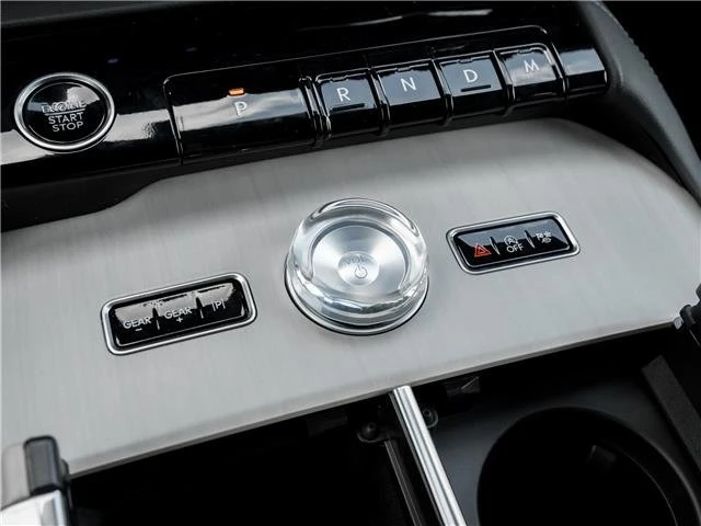 2025 Lincoln Navigator 4th Gen - Image 15 of 16