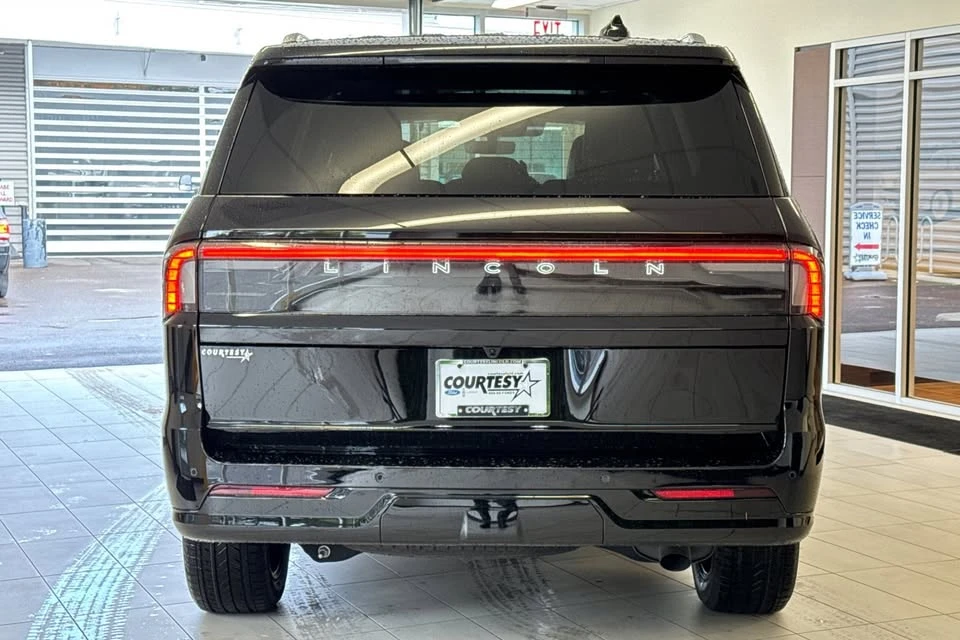 2025 Lincoln Navigator 4th Gen - Image 4 of 20