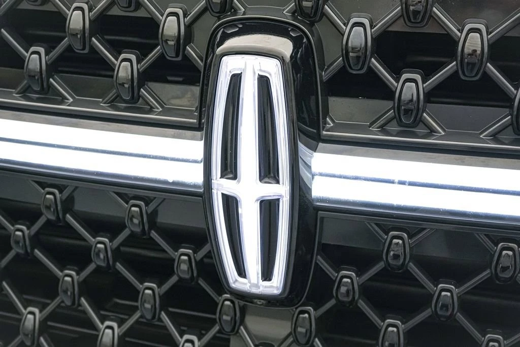 2025 Lincoln Navigator 4th Gen - Image 13 of 31