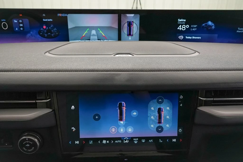 2025 Lincoln Navigator 4th Gen - Image 25 of 31