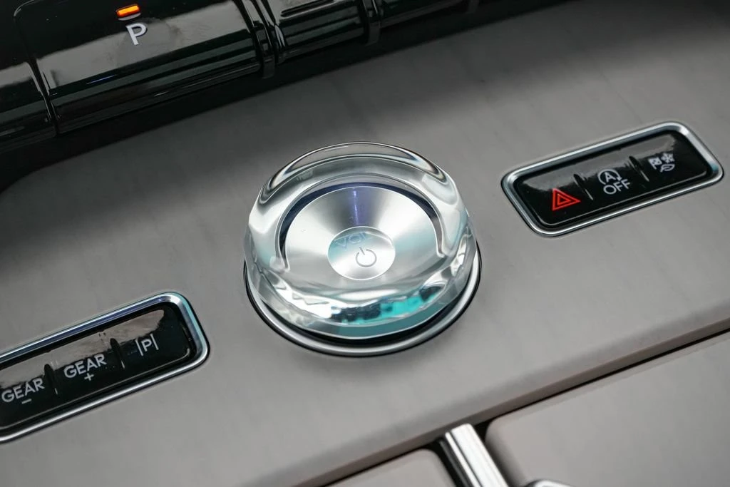 2025 Lincoln Navigator 4th Gen - Image 23 of 31