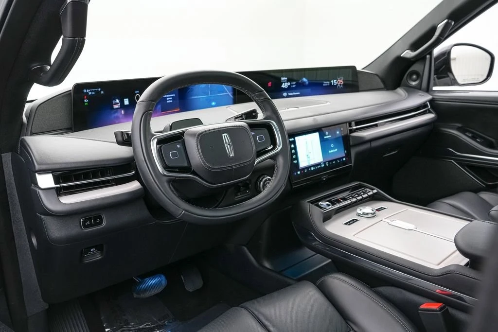 2025 Lincoln Navigator 4th Gen - Image 19 of 31