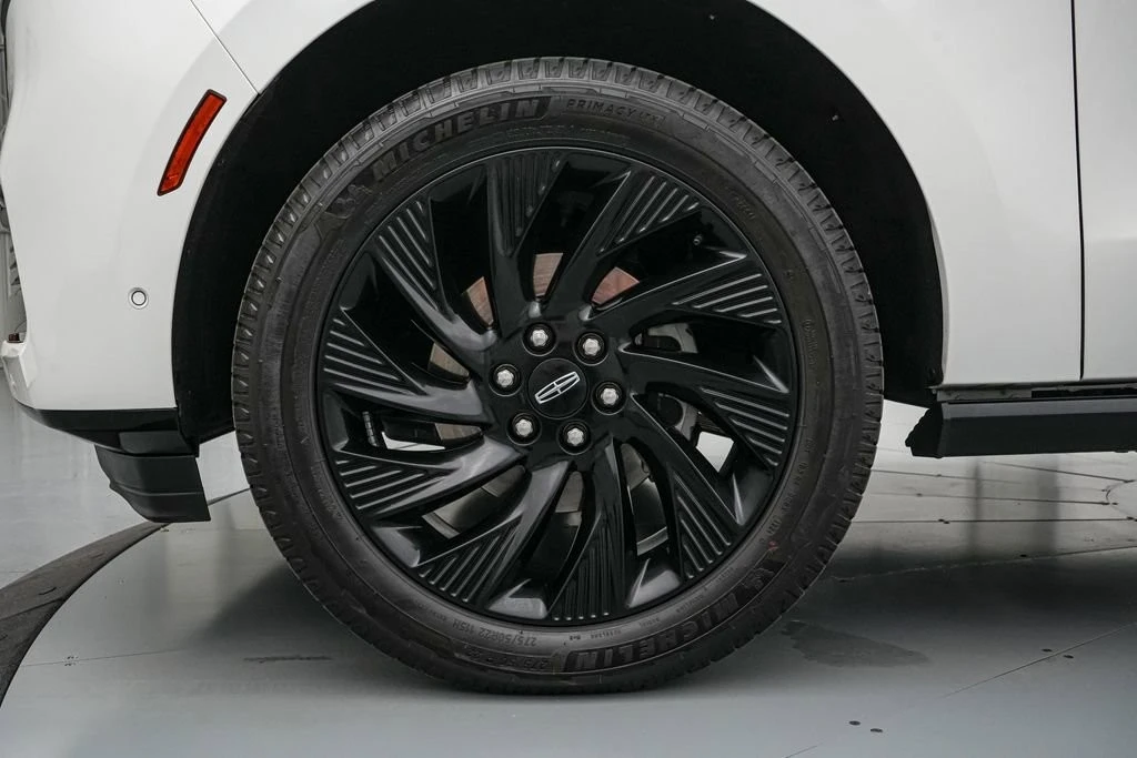 2025 Lincoln Navigator 4th Gen - Image 11 of 31