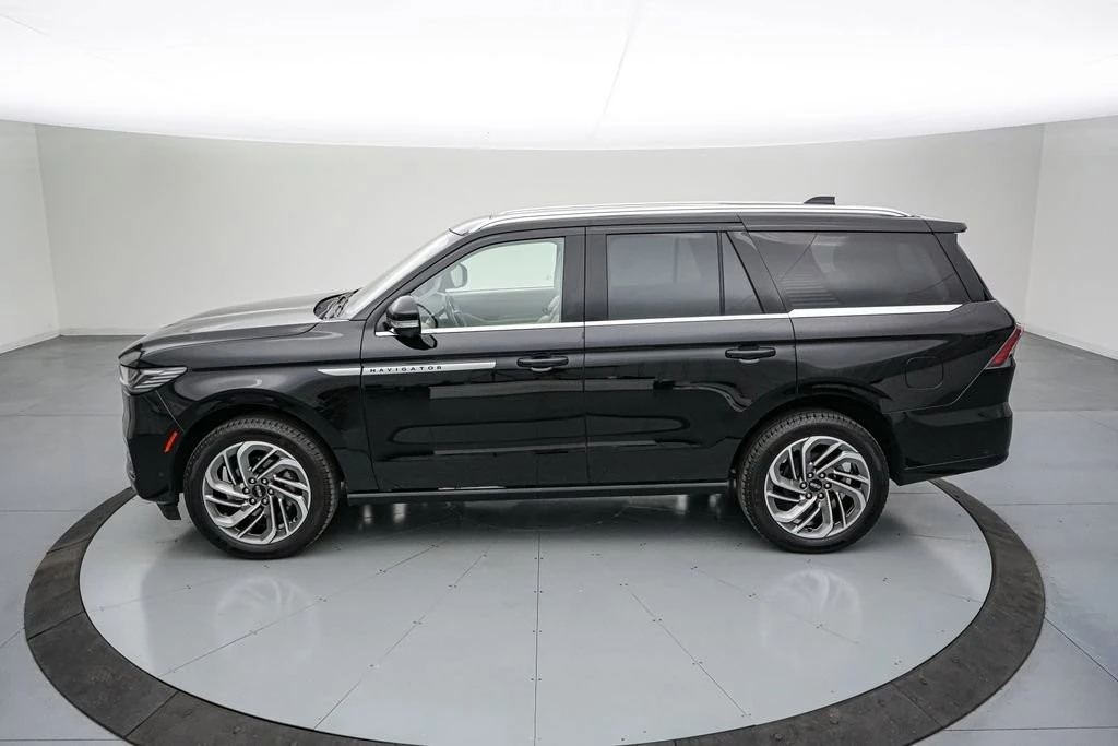 2025 Lincoln Navigator 4th Gen - Image 8 of 21