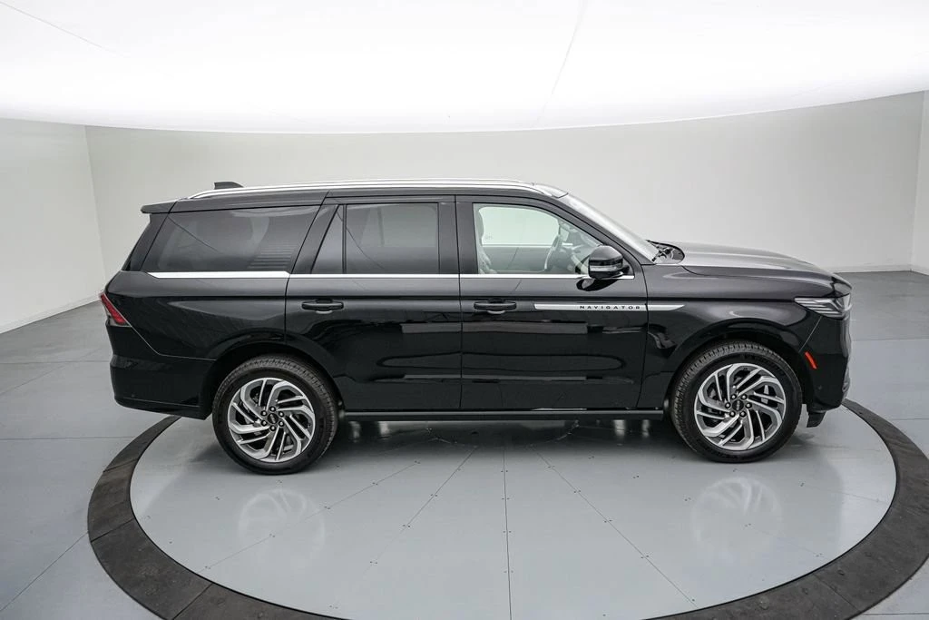 2025 Lincoln Navigator 4th Gen - Image 4 of 21