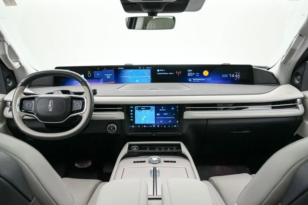 2025 Lincoln Navigator 4th Gen - Image 20 of 21