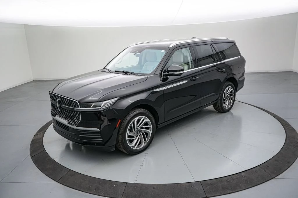 2025 Lincoln Navigator 4th Gen - Image 9 of 21