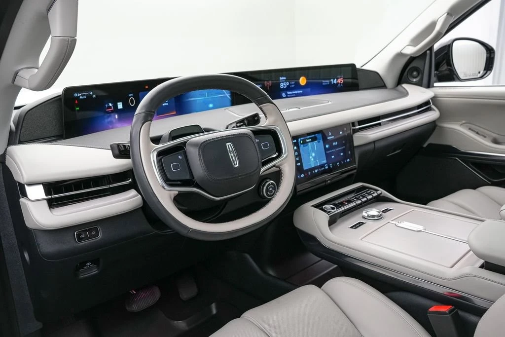 2025 Lincoln Navigator 4th Gen - Image 18 of 21
