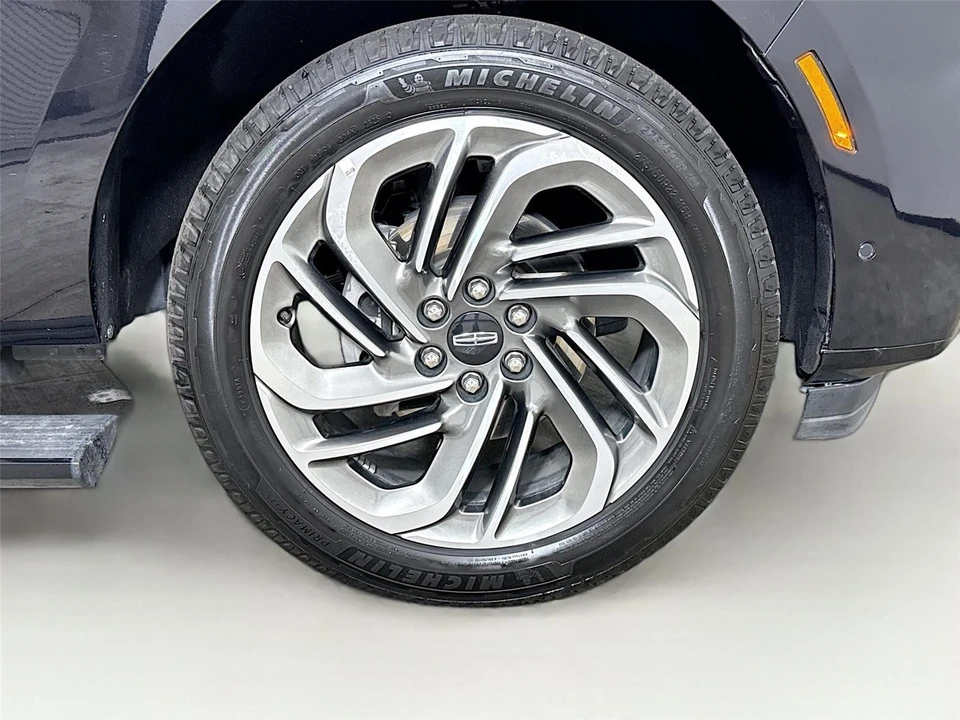 2025 Lincoln Navigator 4th Gen - Image 30 of 31