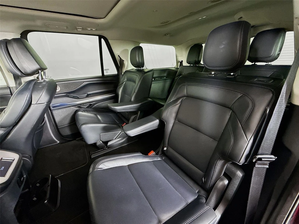 2025 Lincoln Navigator 4th Gen - Image 15 of 31