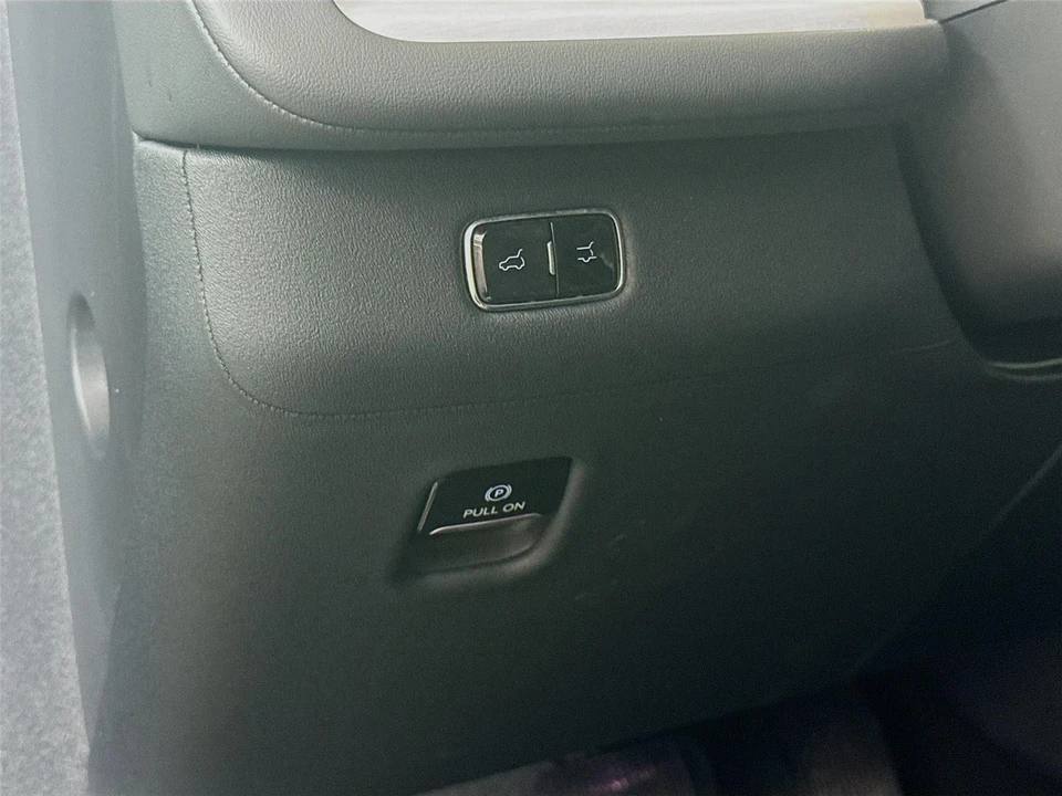 2025 Lincoln Navigator 4th Gen - Image 4 of 15