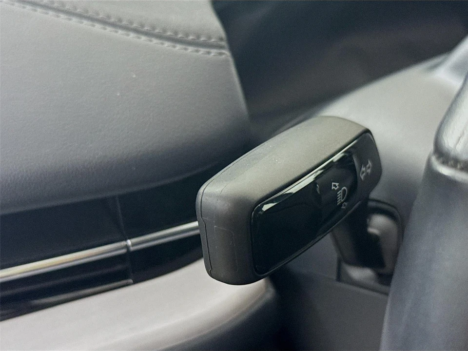 2025 Lincoln Navigator 4th Gen - Image 3 of 15