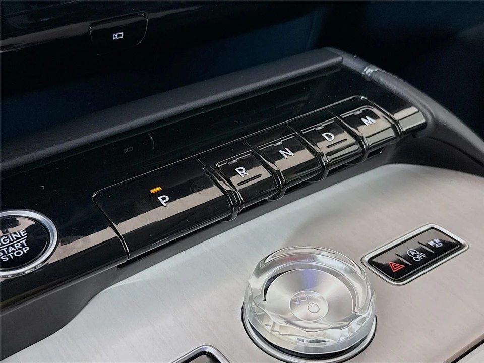 2025 Lincoln Navigator 4th Gen - Image 13 of 21