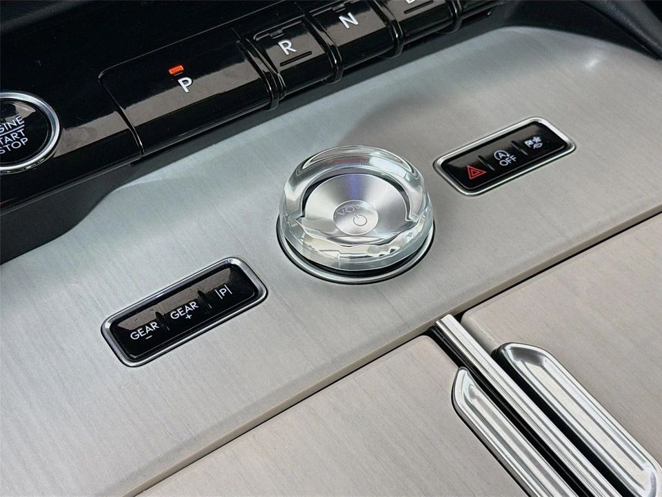 2025 Lincoln Navigator 4th Gen - Image 10 of 21