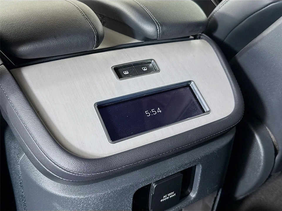 2025 Lincoln Navigator 4th Gen - Image 16 of 31