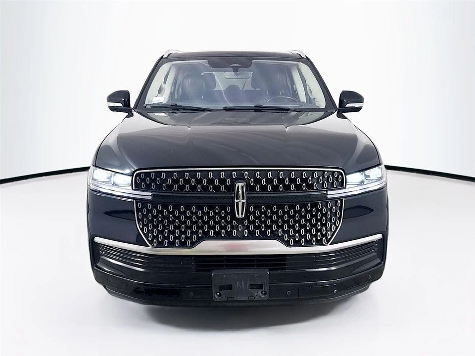 2025 Lincoln Navigator 4th Gen - Image 23 of 31