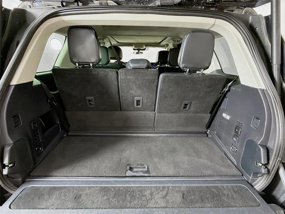 2025 Lincoln Navigator 4th Gen - Image 18 of 31