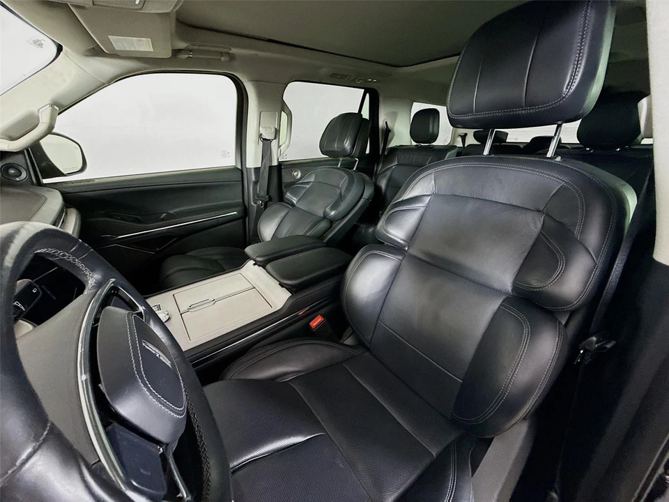 2025 Lincoln Navigator 4th Gen - Image 2 of 15