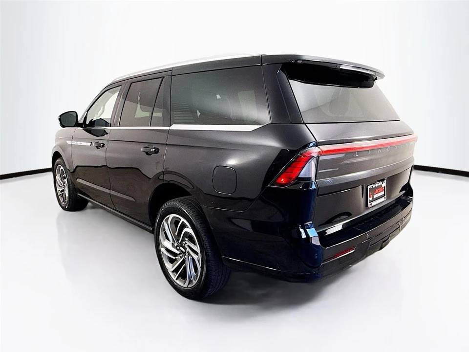 2025 Lincoln Navigator 4th Gen - Image 25 of 31