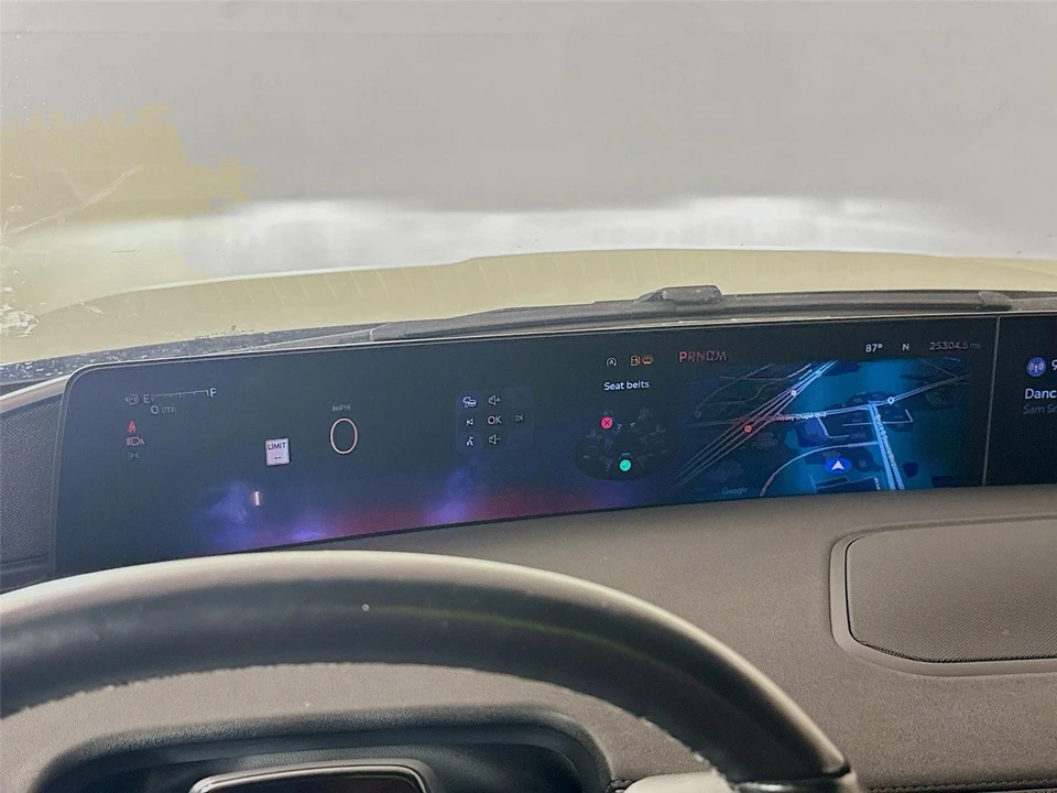 2025 Lincoln Navigator 4th Gen - Image 3 of 31