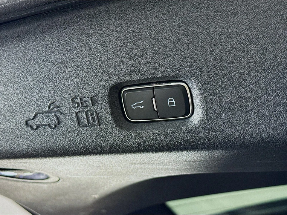 2025 Lincoln Navigator 4th Gen - Image 19 of 31
