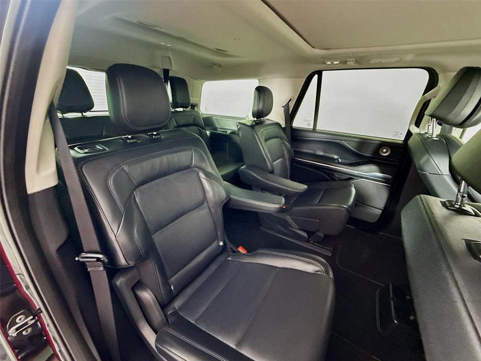 2025 Lincoln Navigator 4th Gen - Image 20 of 31