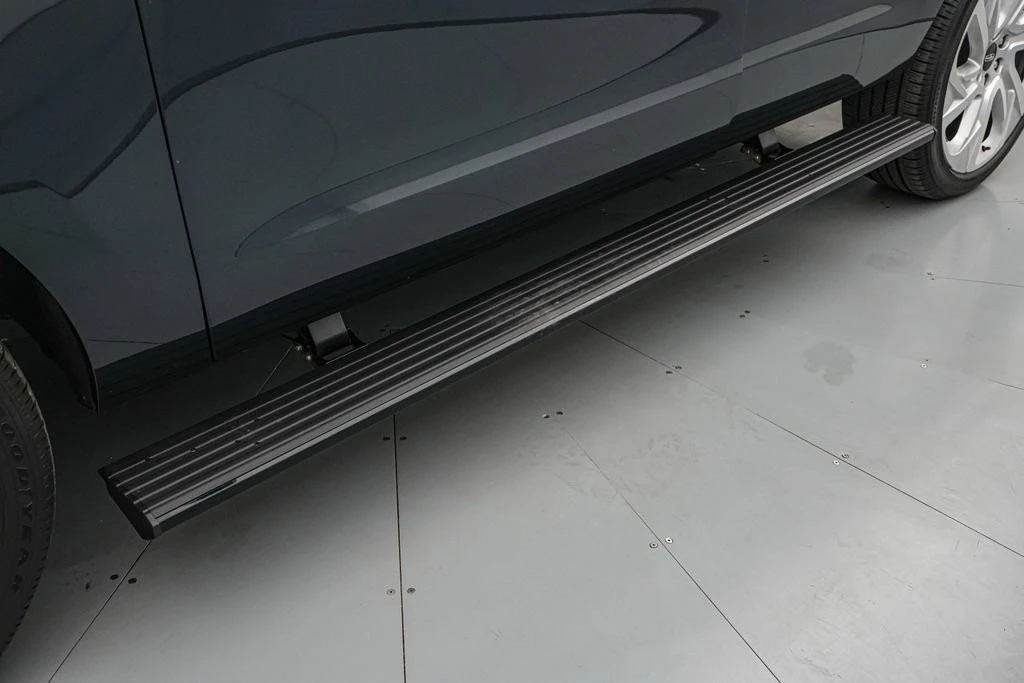2025 Lincoln Navigator 4th Gen - Image 14 of 21
