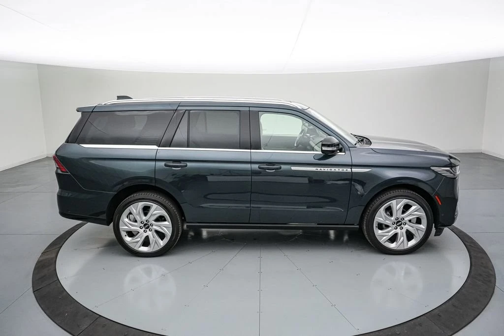 2025 Lincoln Navigator 4th Gen - Image 4 of 21