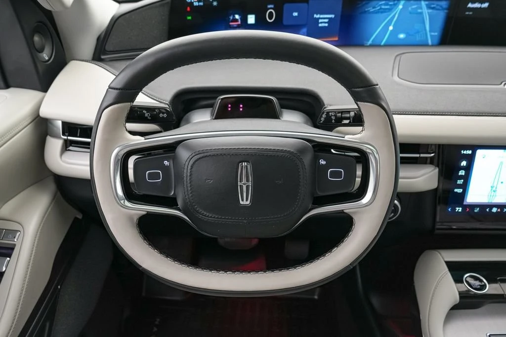 2025 Lincoln Navigator 4th Gen - Image 18 of 31