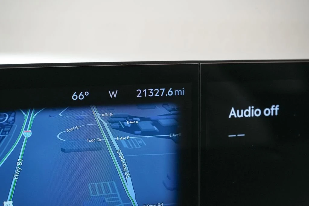 2025 Lincoln Navigator 4th Gen - Image 27 of 31