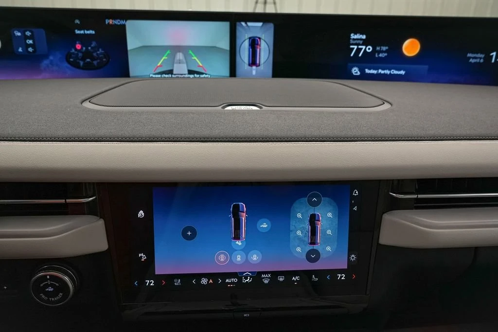 2025 Lincoln Navigator 4th Gen - Image 23 of 31