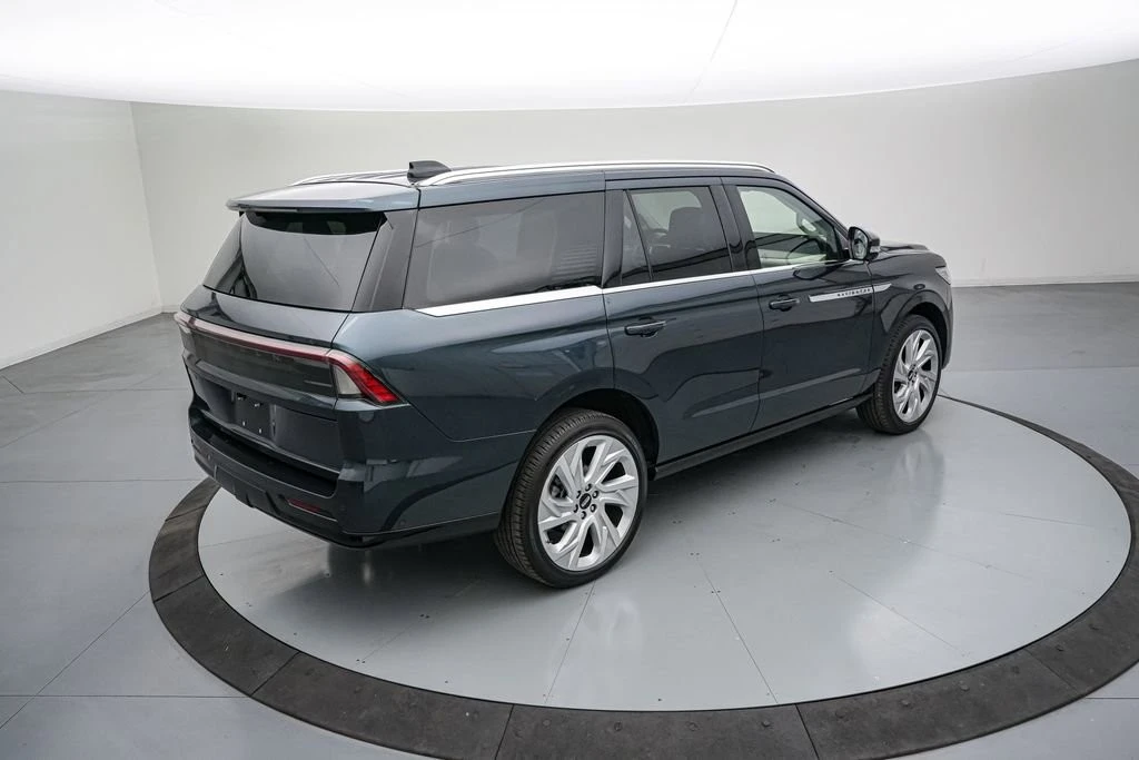 2025 Lincoln Navigator 4th Gen - Image 5 of 21