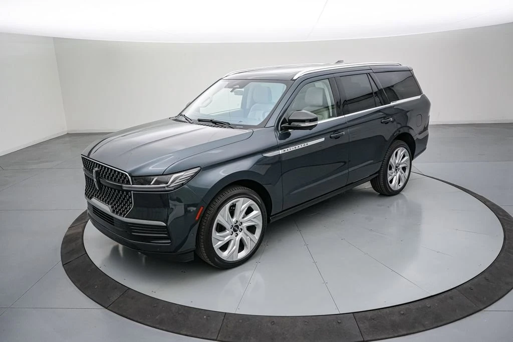 2025 Lincoln Navigator 4th Gen - Image 9 of 31